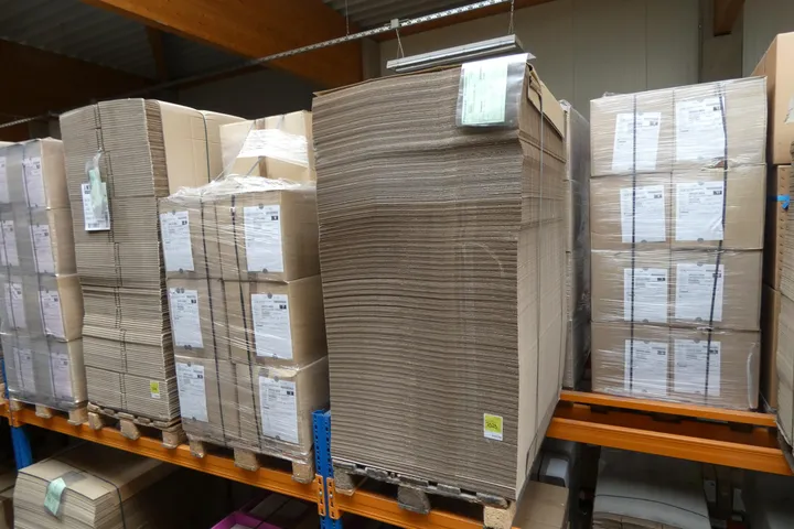 Konvolut Zuschnitte B-Welle 380x280 Umfang: Palette mit Inhalt